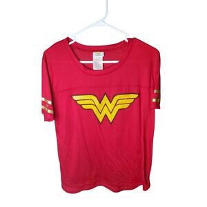 Wonder Women Ladies T-Shirt Size Large Cosplay Fangirl Halloween Costume